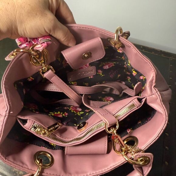 Betsey Johnson Gigi Mauve Vegan Leather Triple Entry Satchel Scarf Shoulder Bag - Picture 3 of 7